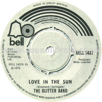 The Glitter Band Love In The Sun UK Issue Spindle Centre 7" Label Image